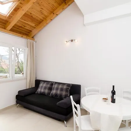 Apartment Heliva *